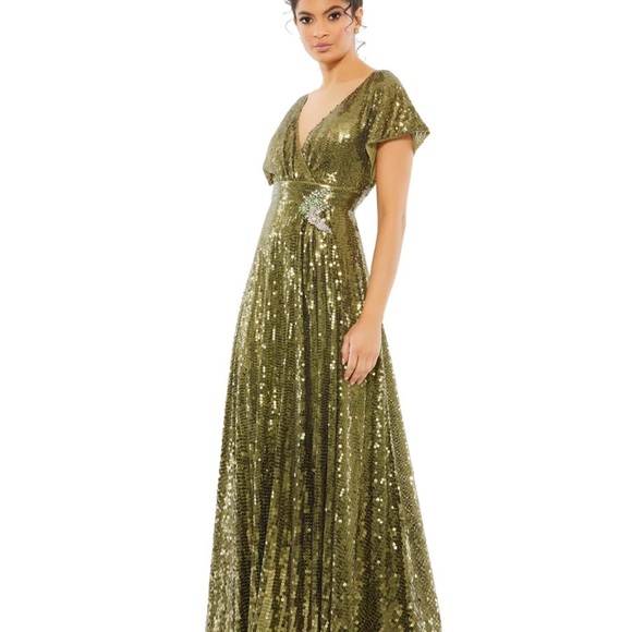 (252) ❤️ BNWT MAC DUGGAL SEQUINED BUTTERFLY SLEEVE WRAP OVER A LINE GOWN #10773 - Picture 3 of 14